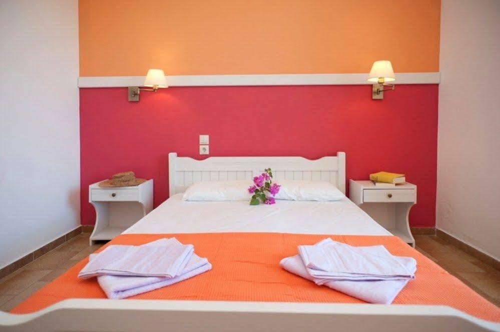 Nikolas Suites