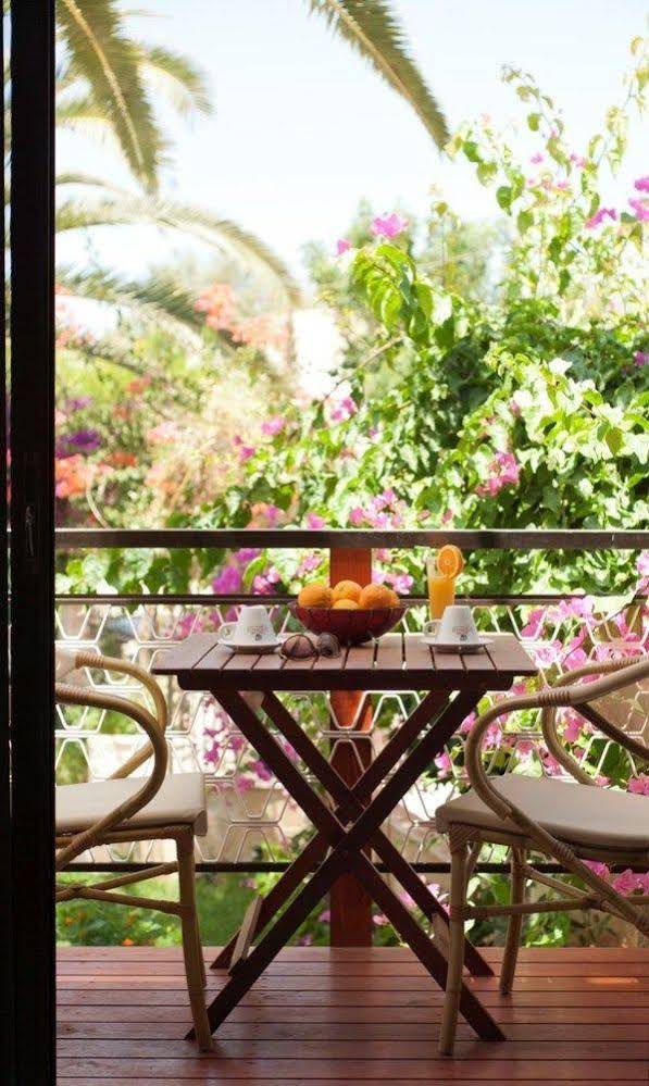 Nikolas Suites