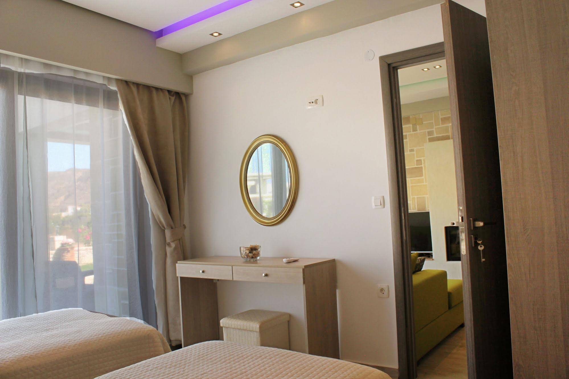 Alexandros Villa