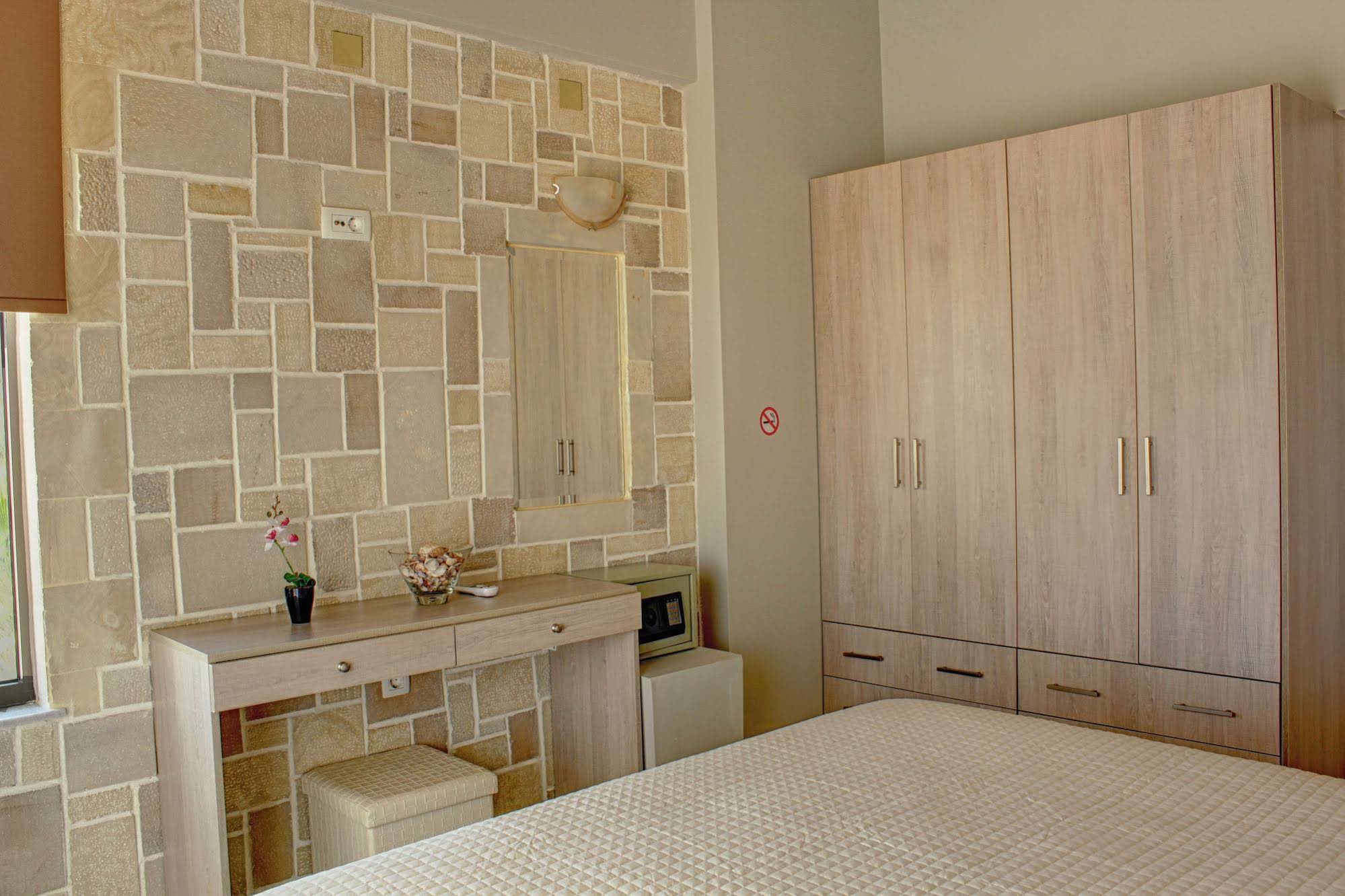 Alexandros Villa