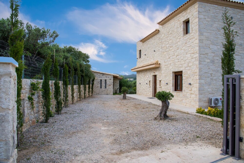 Villa Aloni