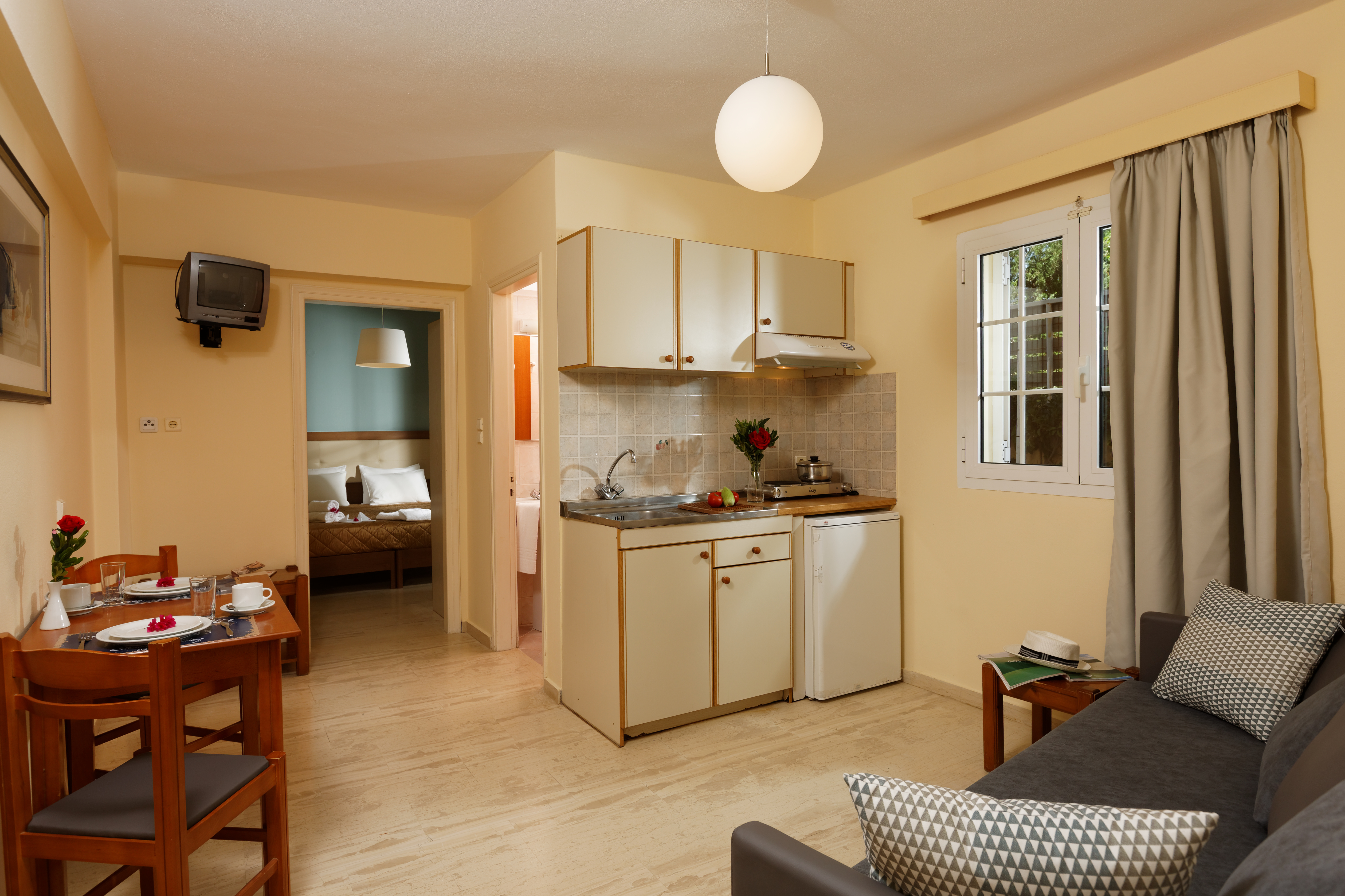 Dimitra Hotel & Apartments