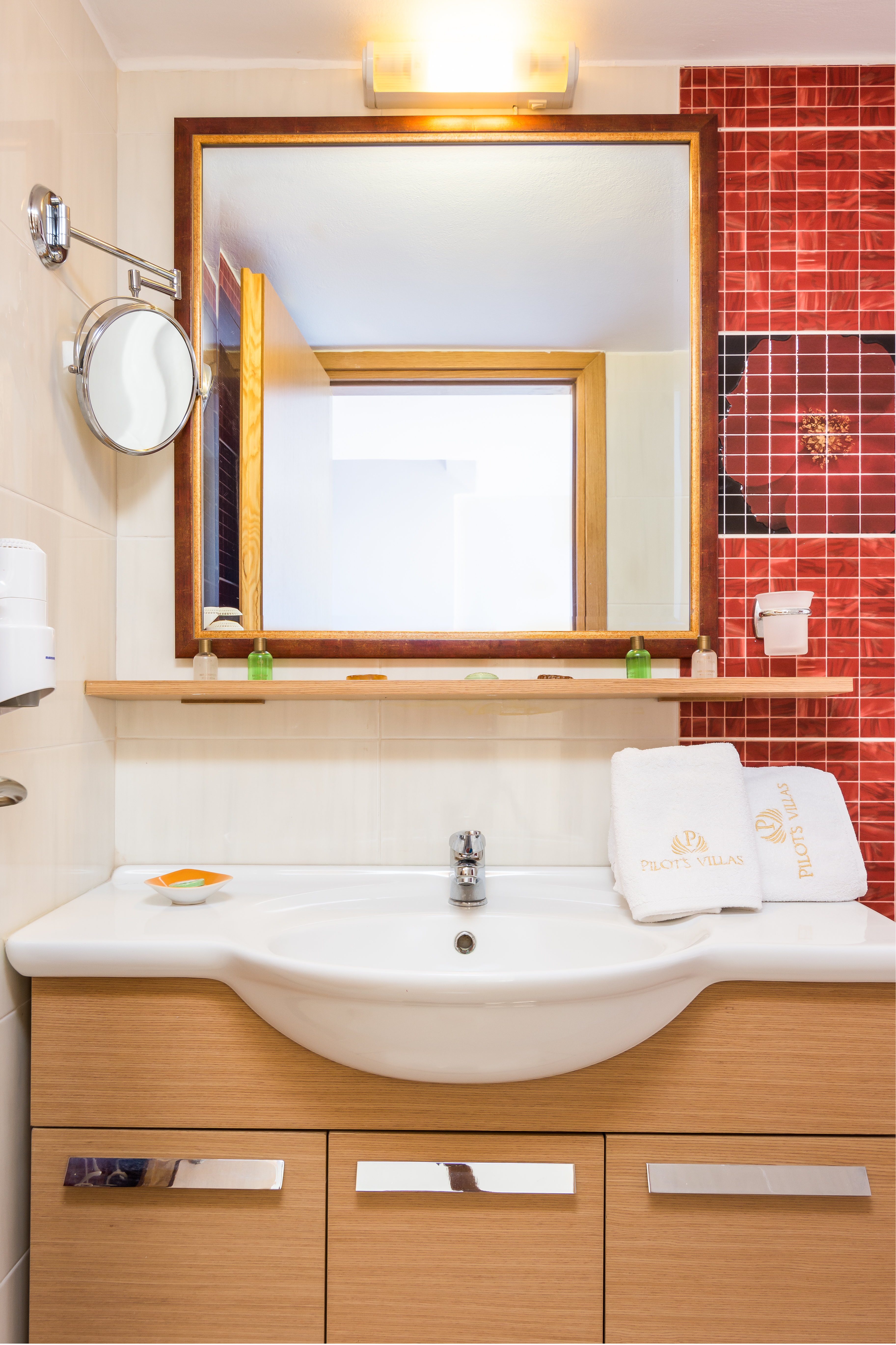 Pilot's Villas Luxury Suites