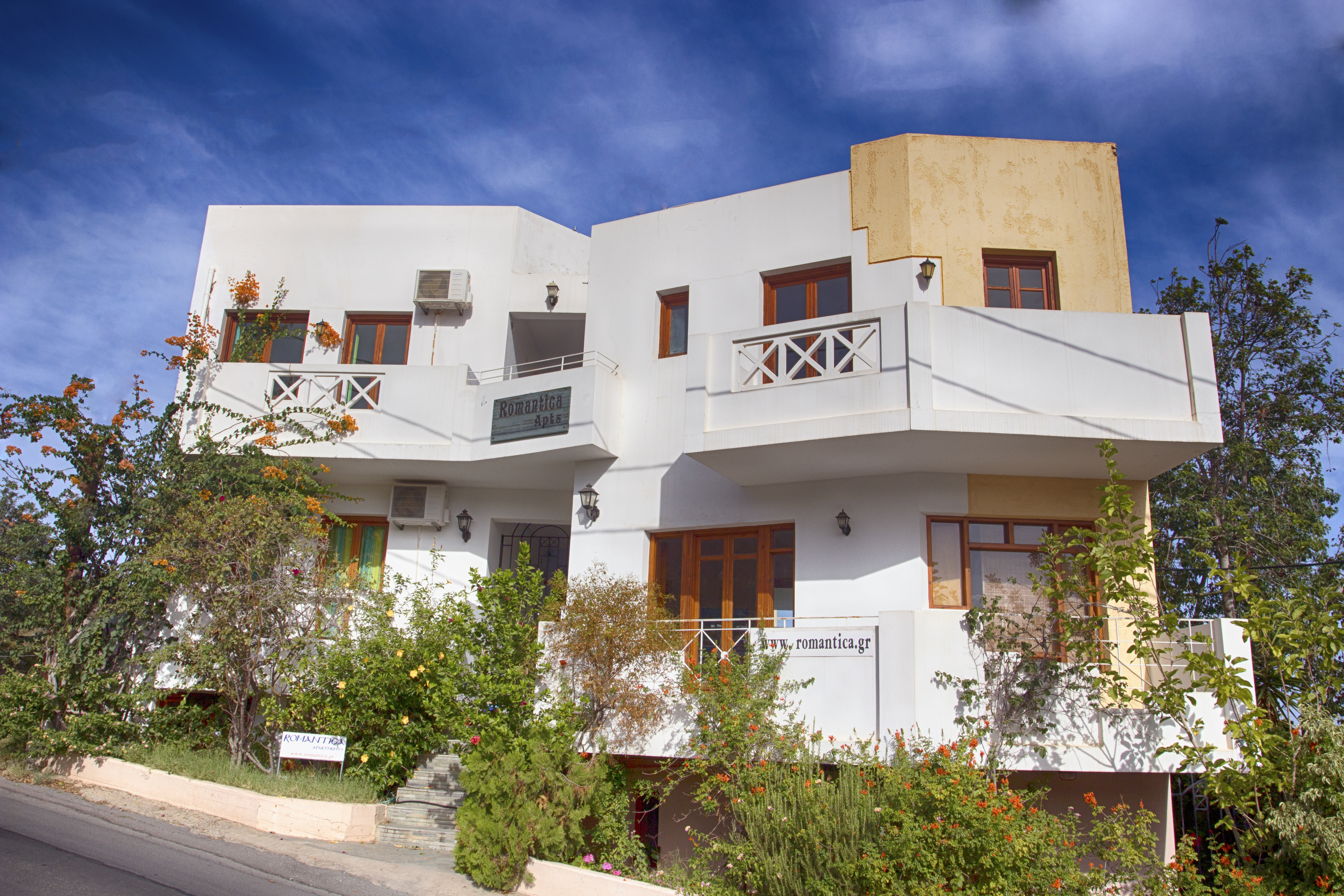 Romantica Hotel Apartments