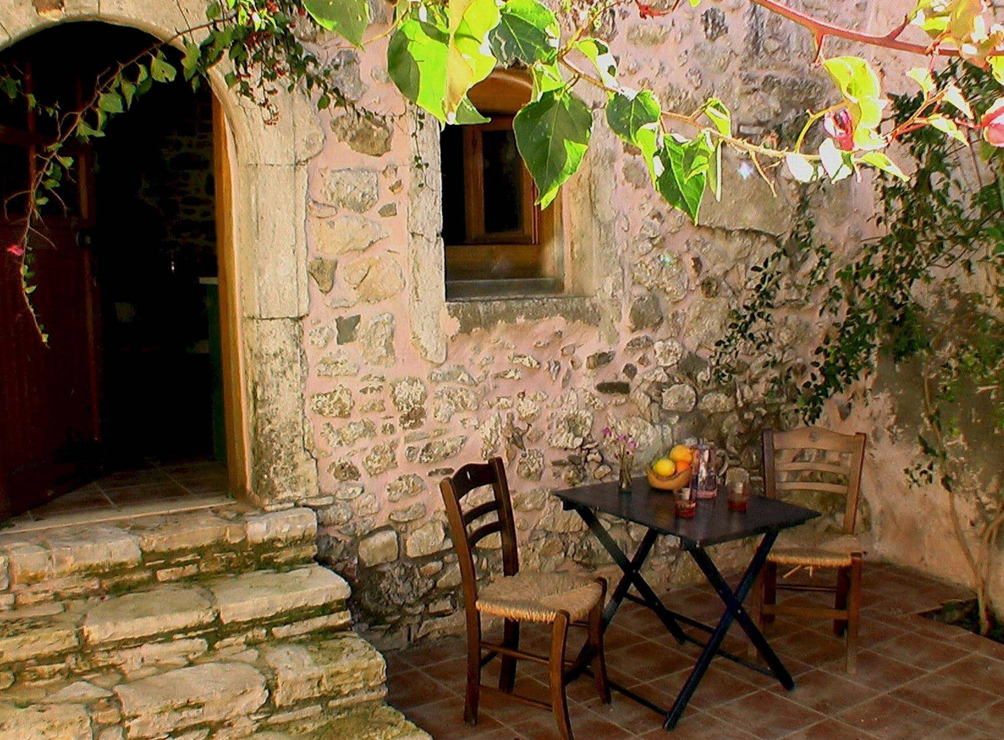 Ksa Sou Guesthouses