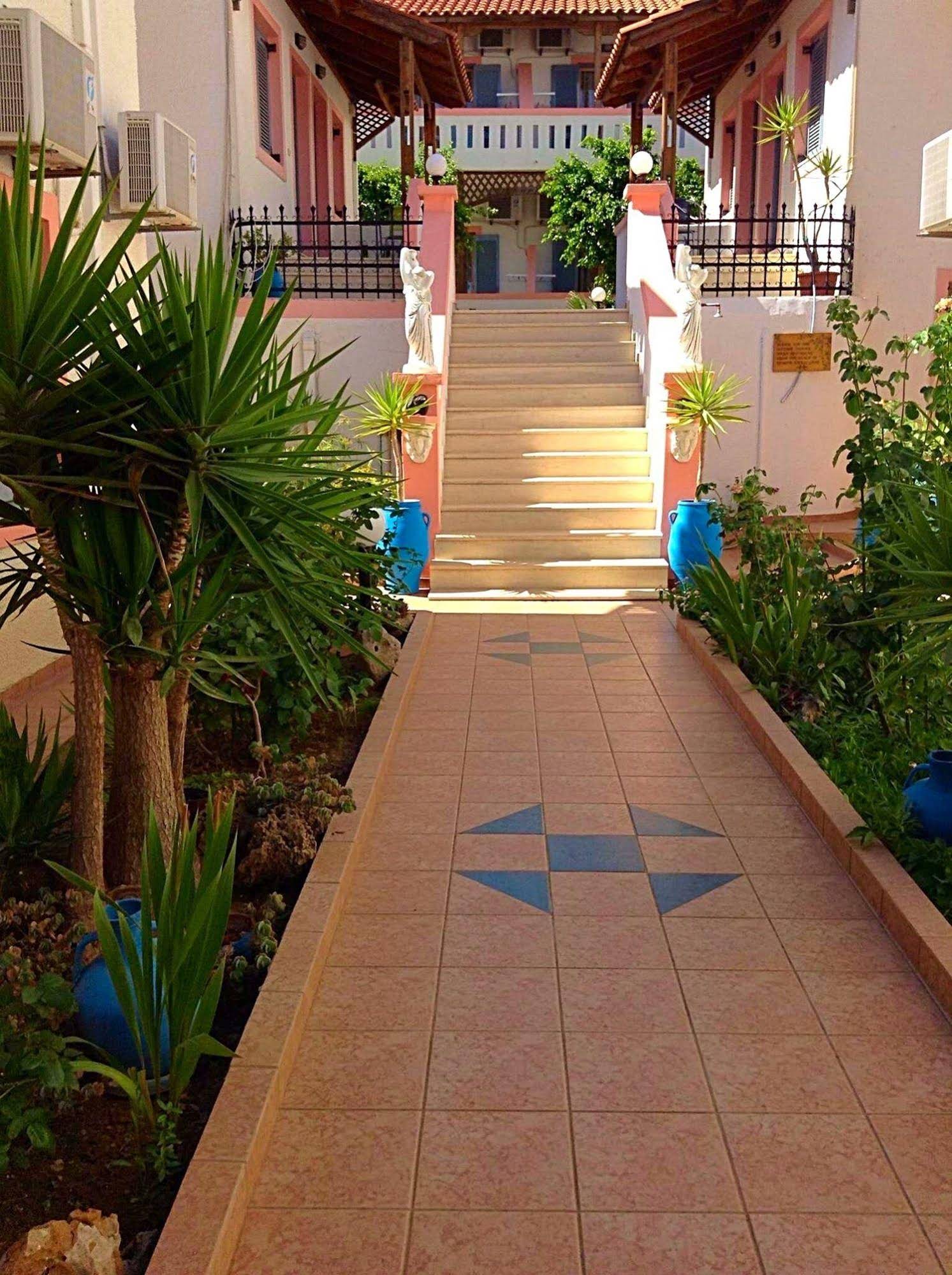Palmira Apartments