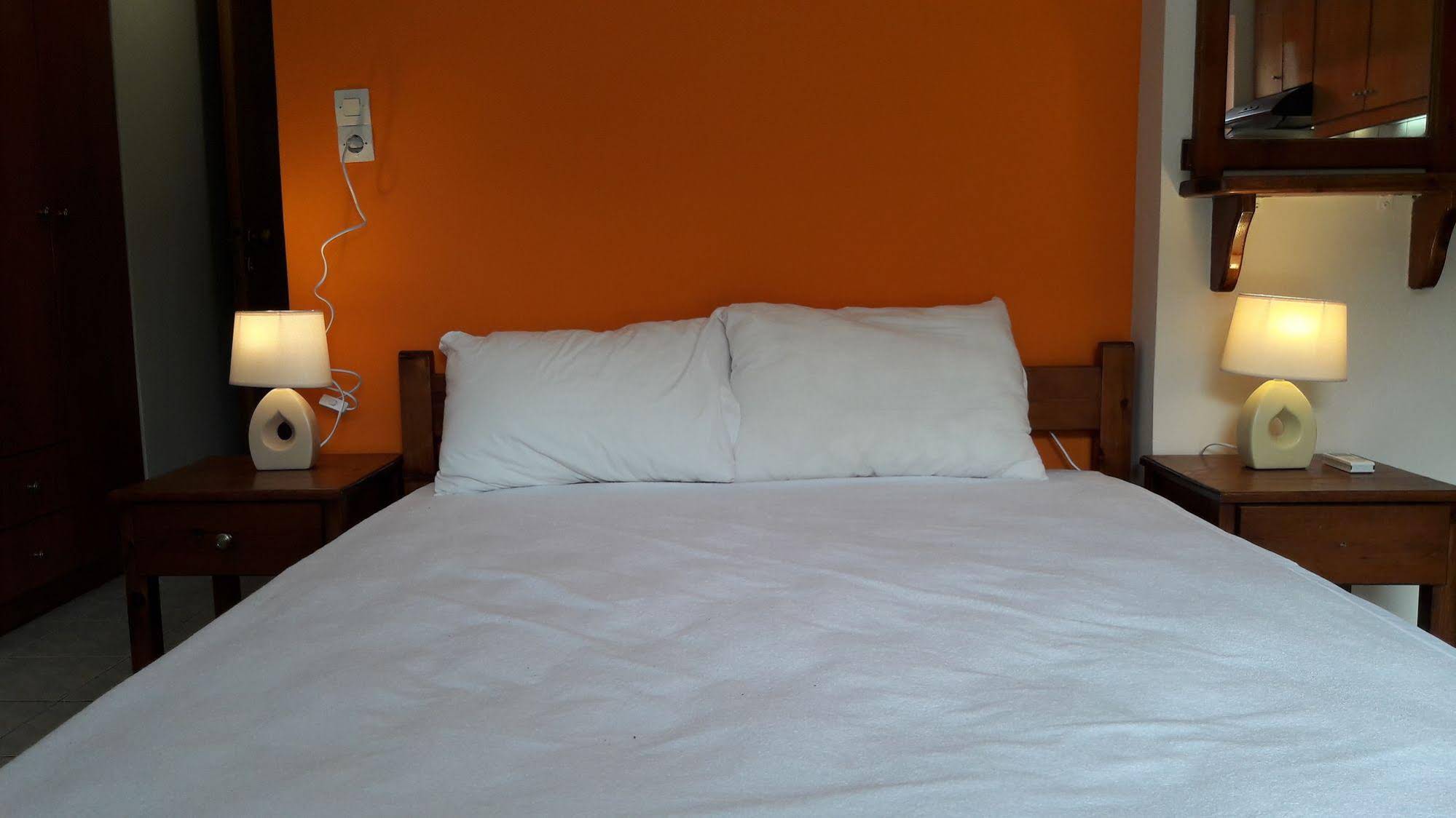 Orange Fodele