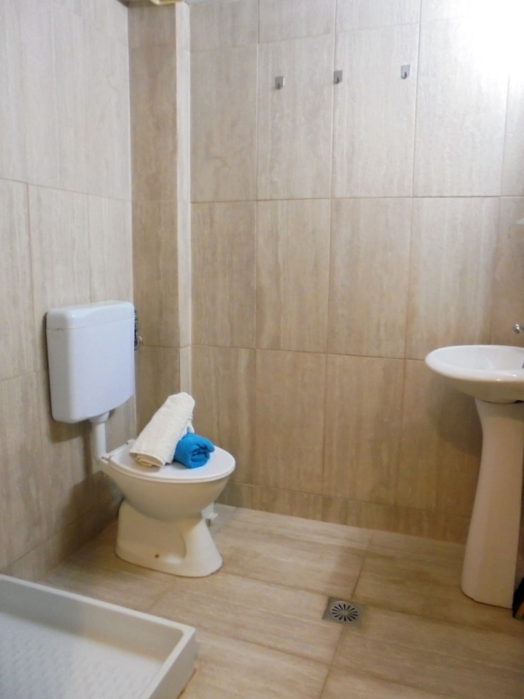 Yannis Residences
