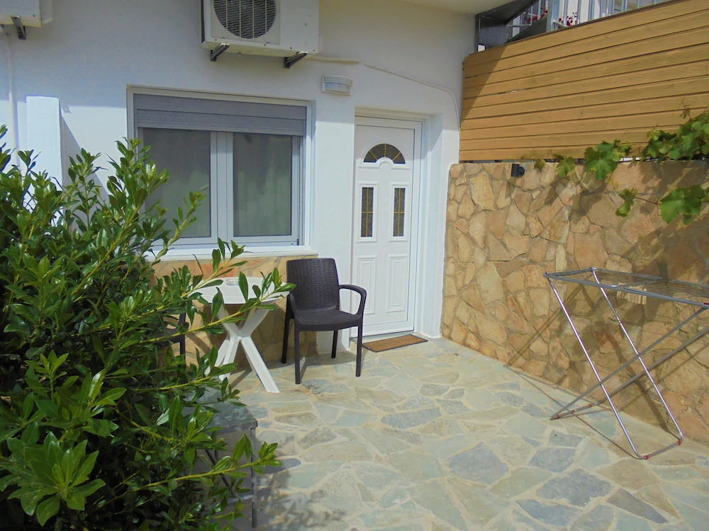 Yannis Residences