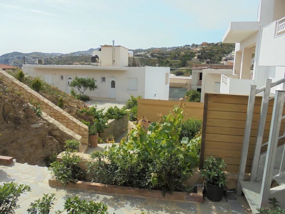 Yannis Residences