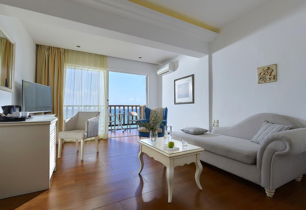 Alexander Beach Hotel & Village Resort