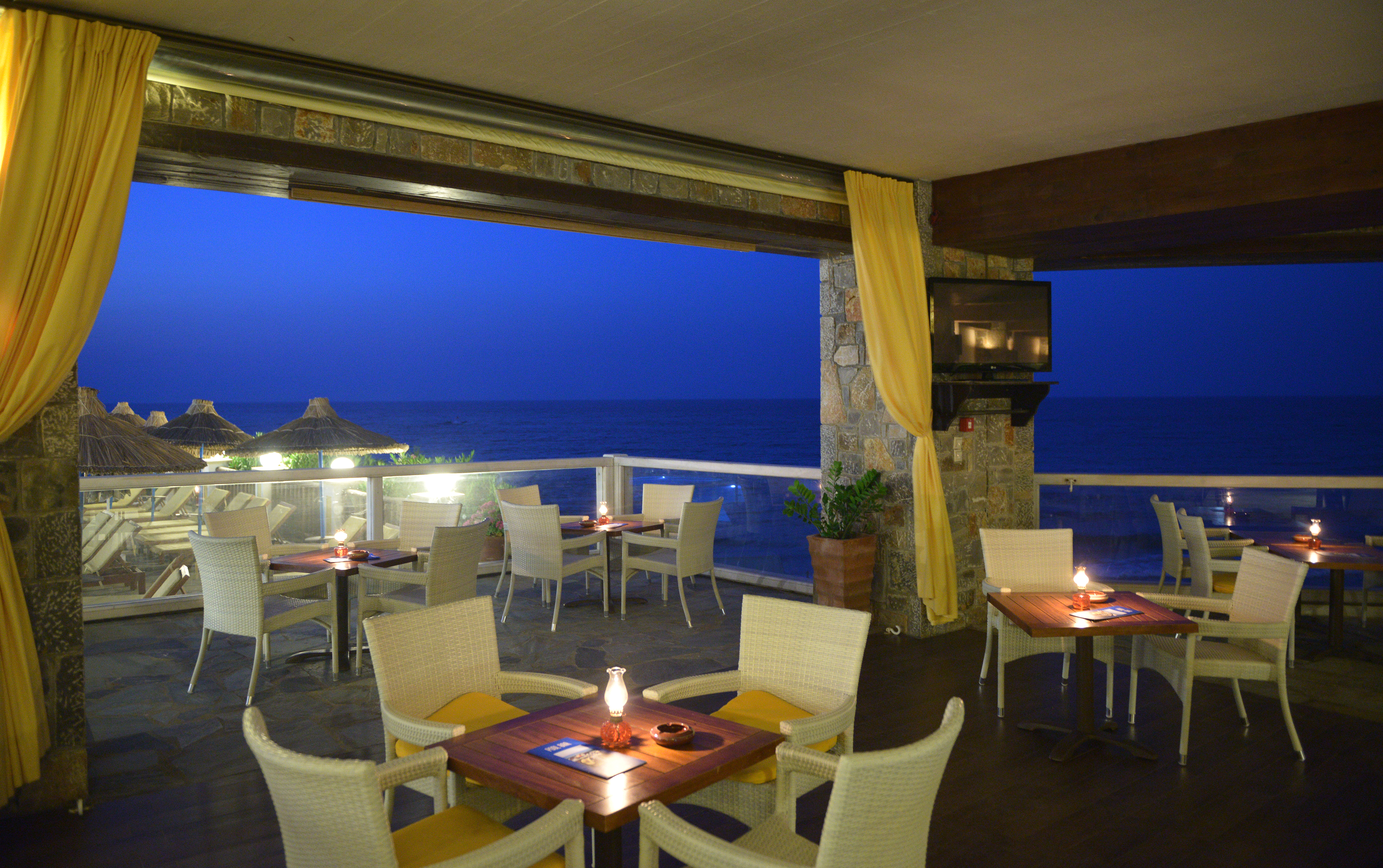 Alexander Beach Hotel & Village Resort