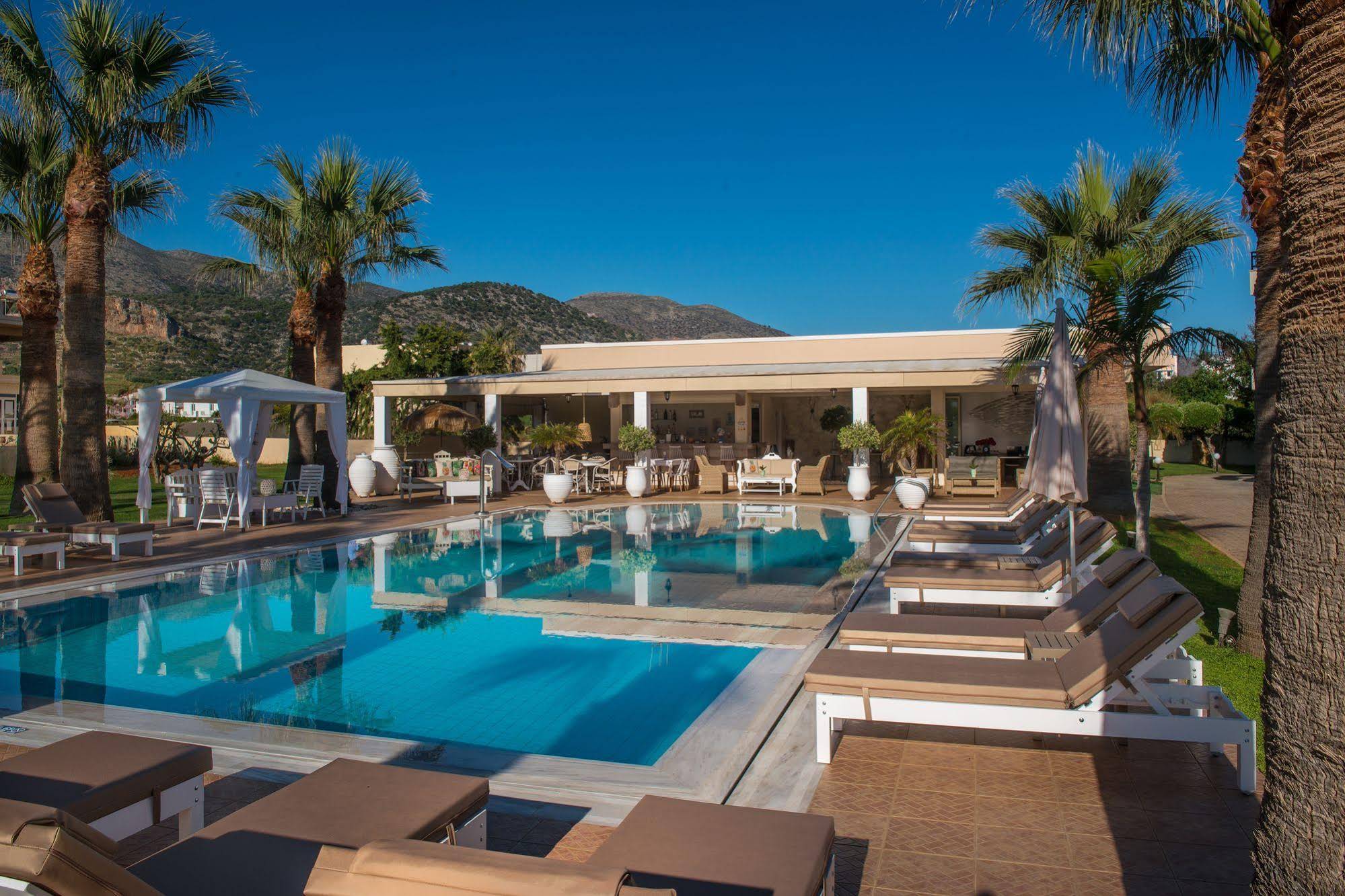 Ammos Apartments & Suites
