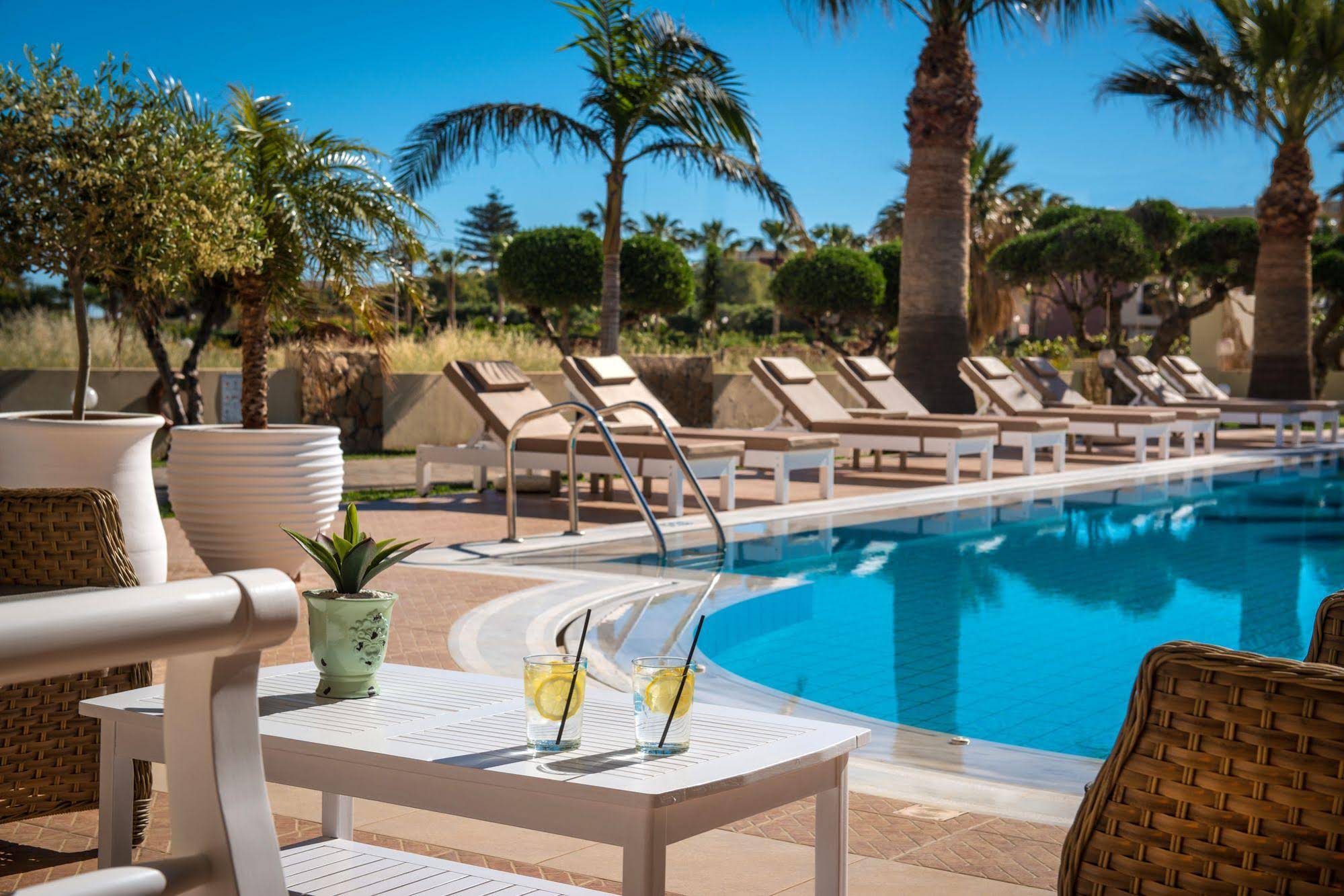 Ammos Apartments & Suites
