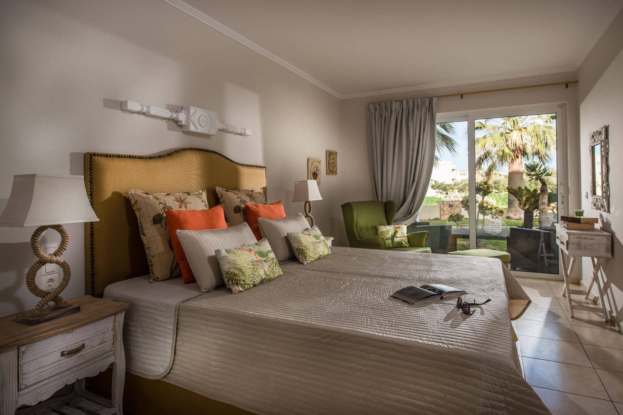 Ammos Apartments & Suites