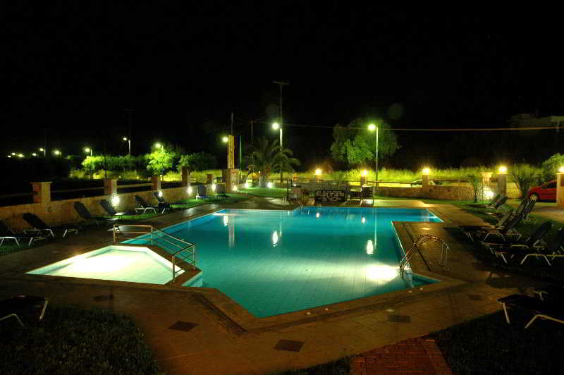 Danelis Studios & Apartments