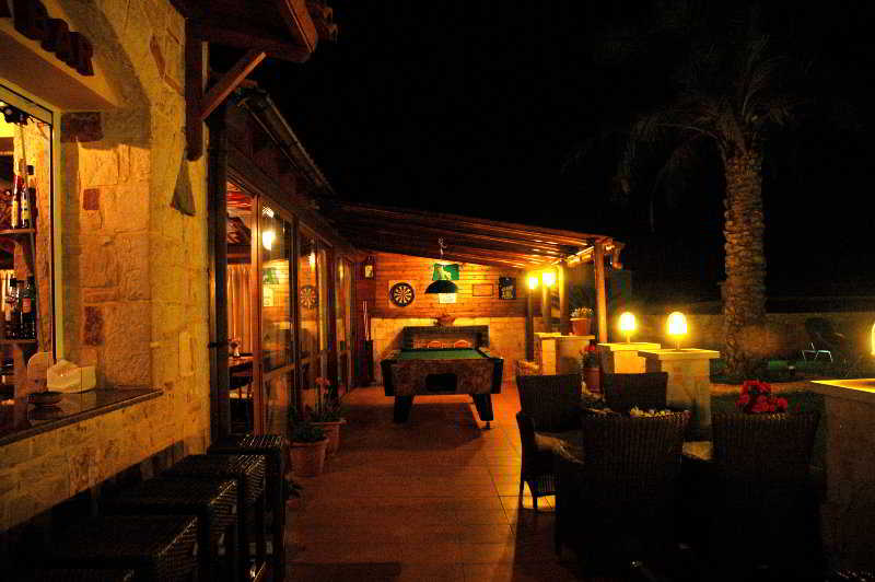 Danelis Studios & Apartments