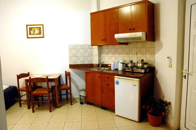 Danelis Studios & Apartments