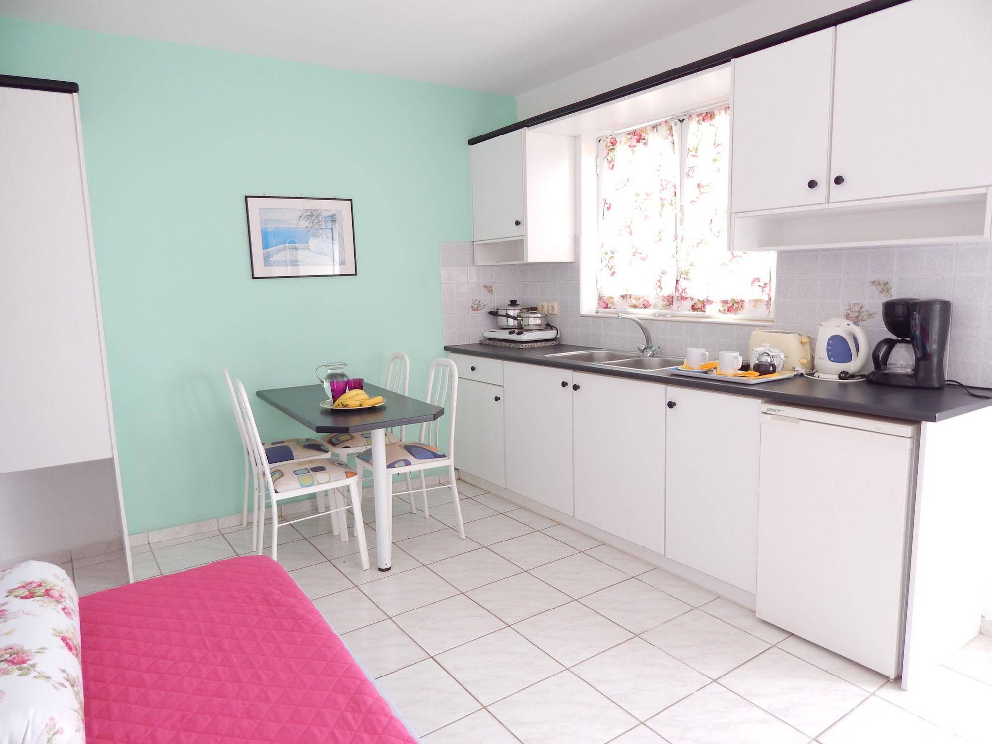 Malia Star Apartments & Taverna