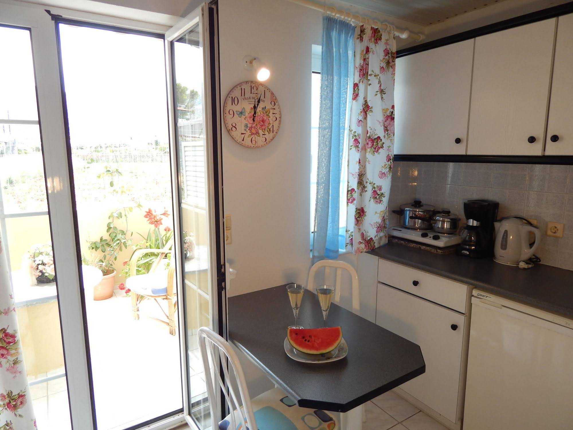 Malia Star Apartments & Taverna