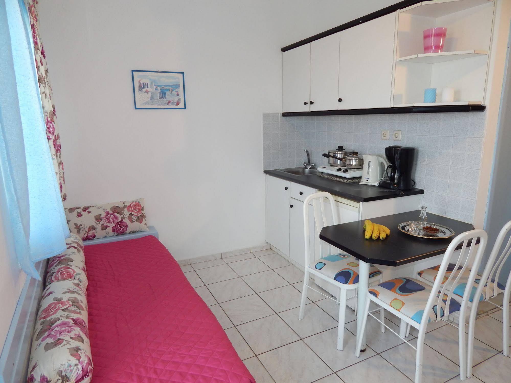 Malia Star Apartments & Taverna