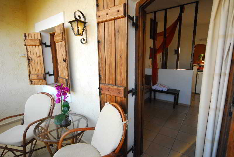 Mila Malia Studios Hotel