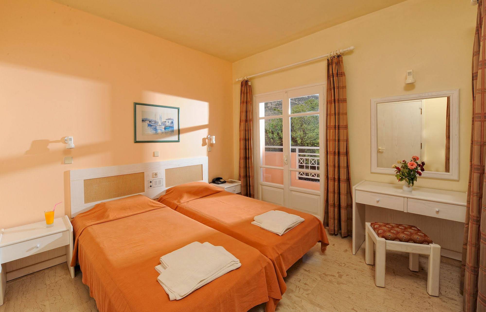 Manolis Apartments