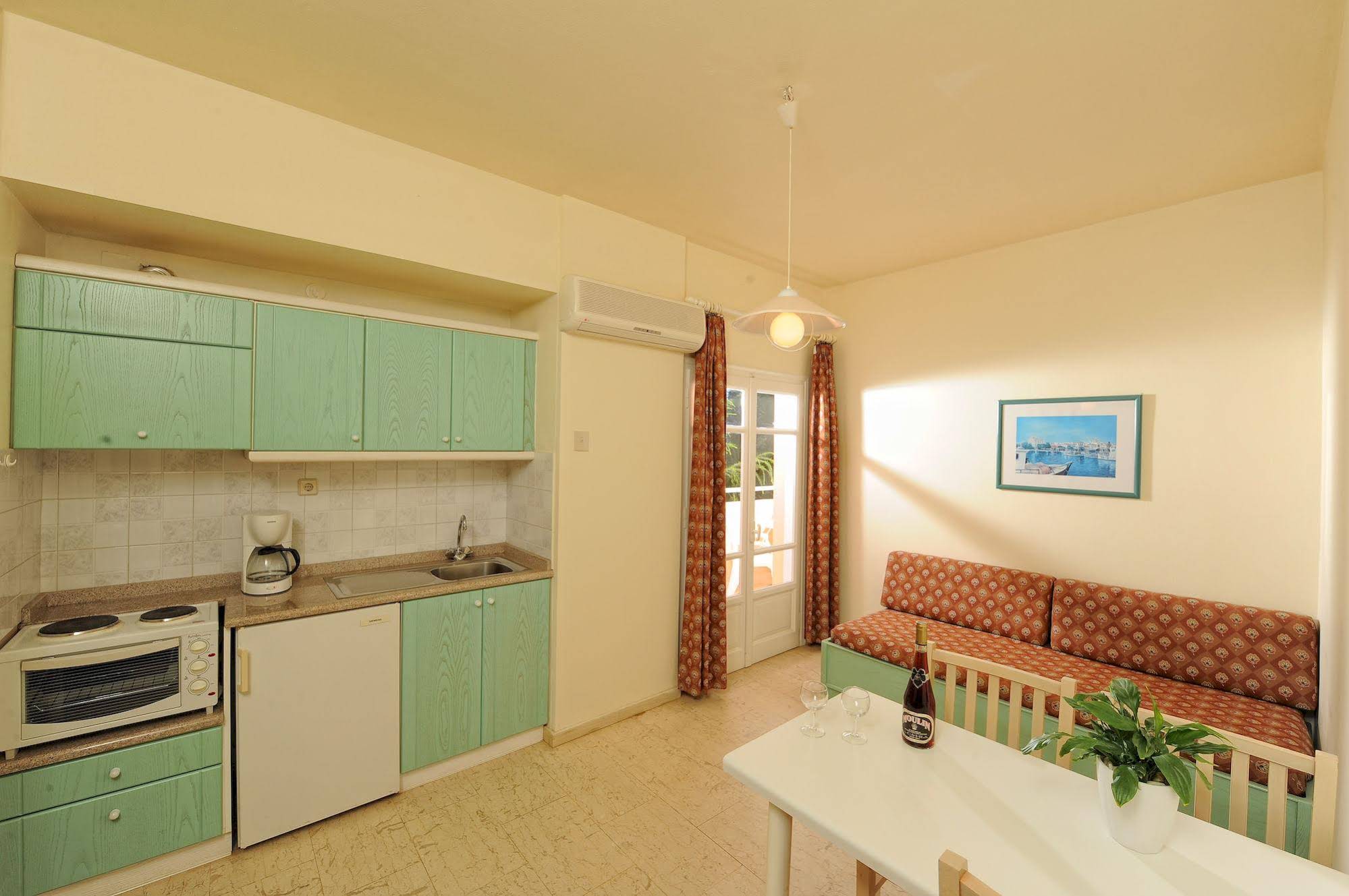 Manolis Apartments