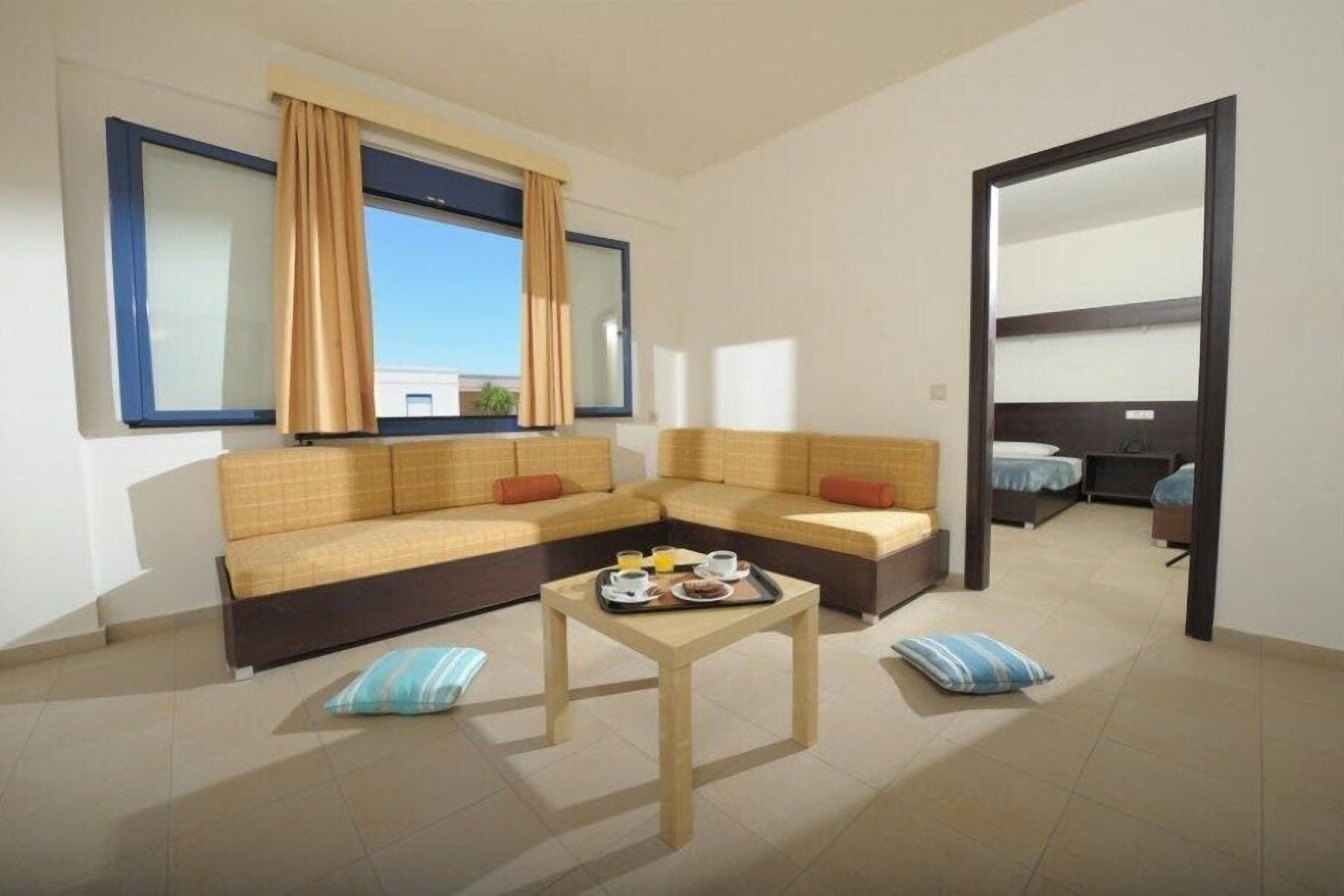 Meropi Hotel & Apartments