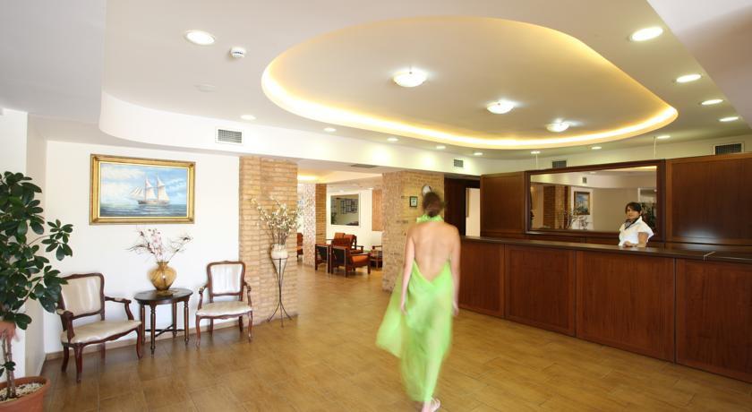 Triton Hotel