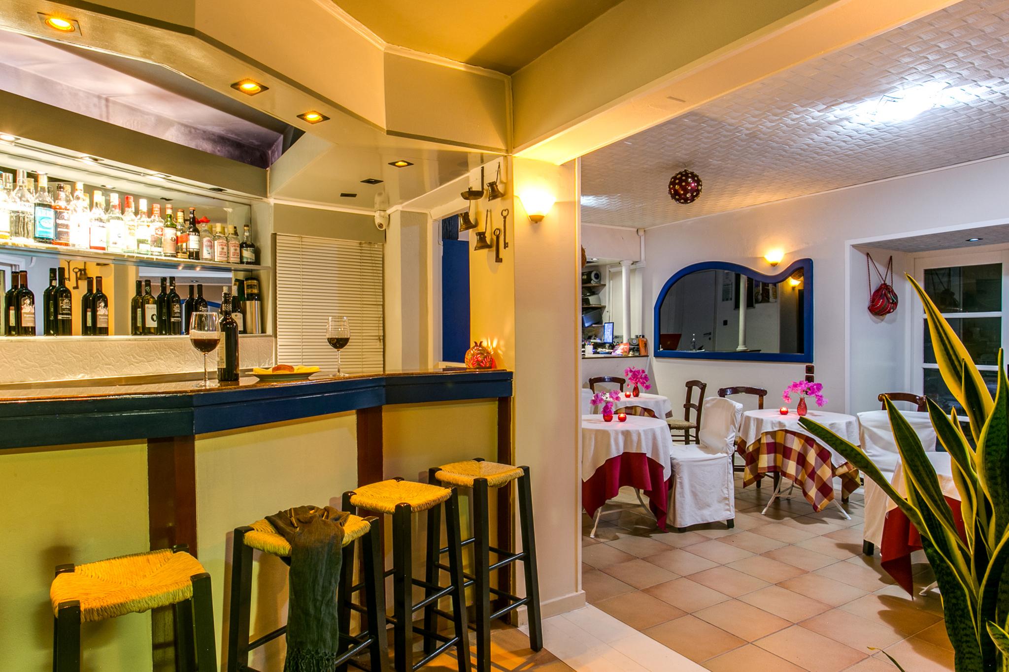 Art Hotel Korifi Suites