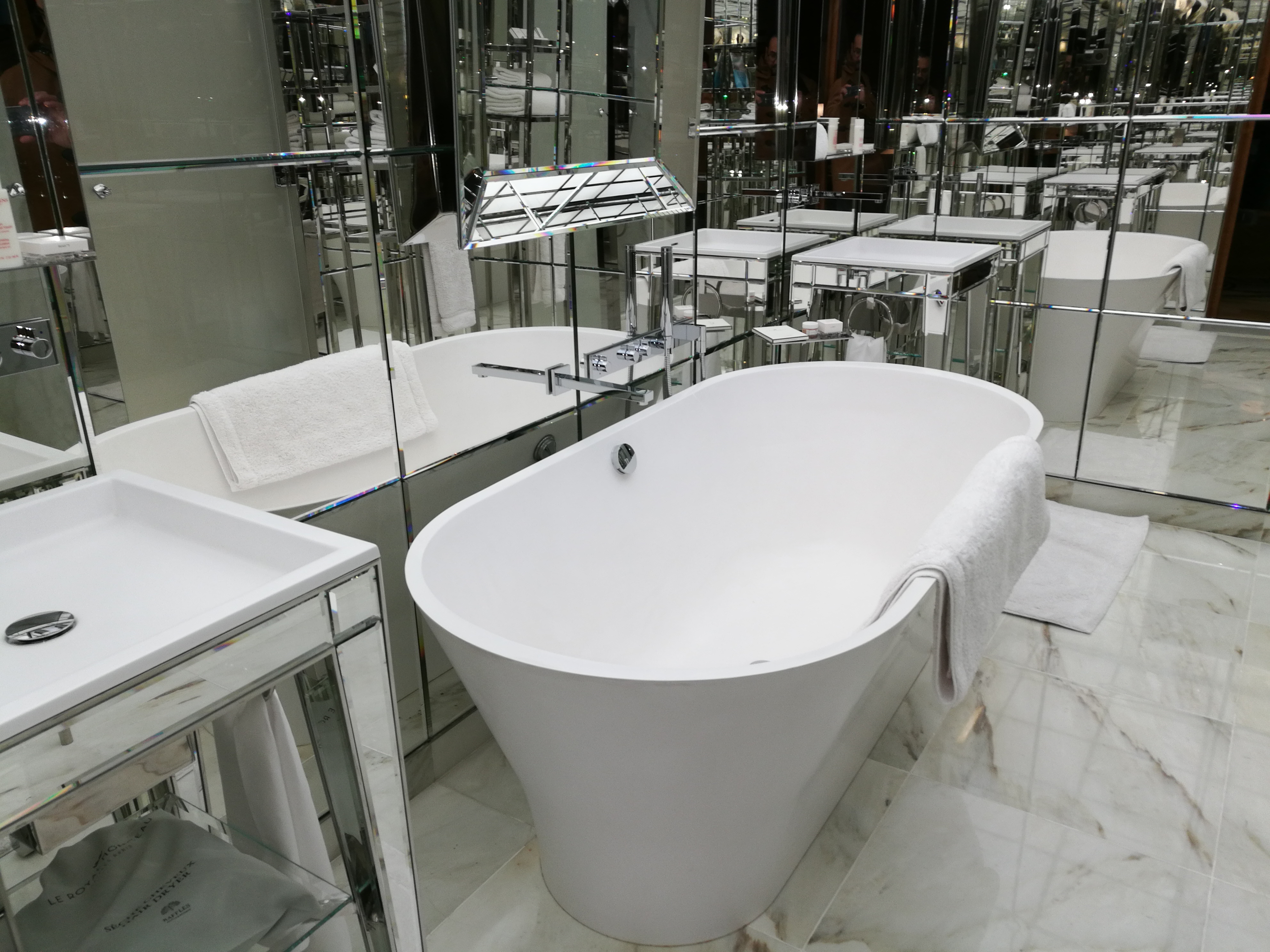 Art Hotel Korifi Suites