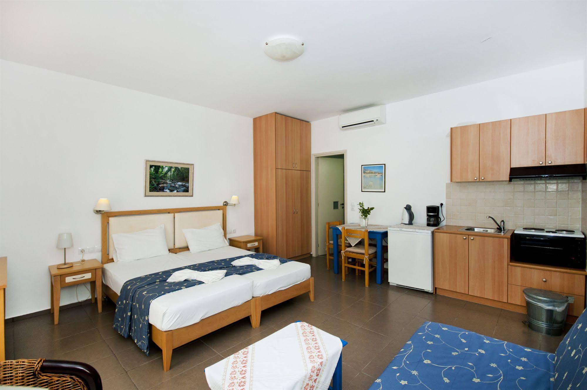 Anna Plakias Apartments
