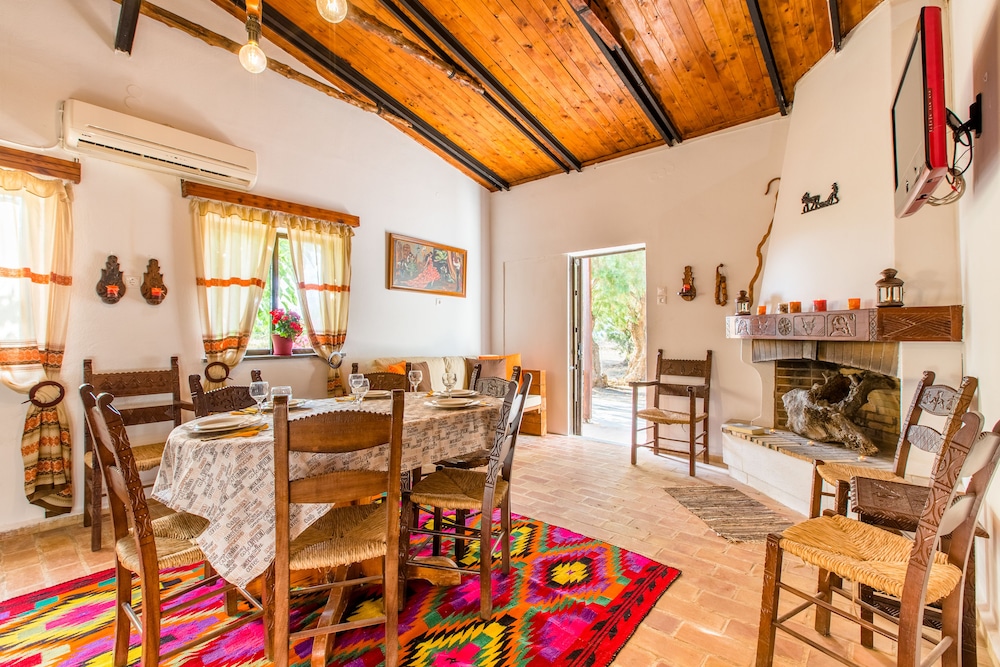 Aadonis Villa