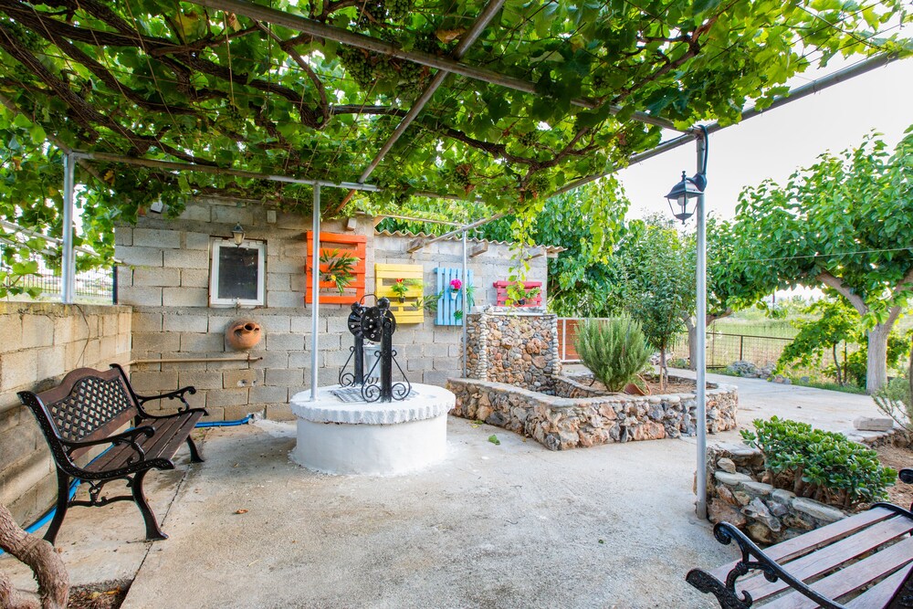 Aadonis Villa