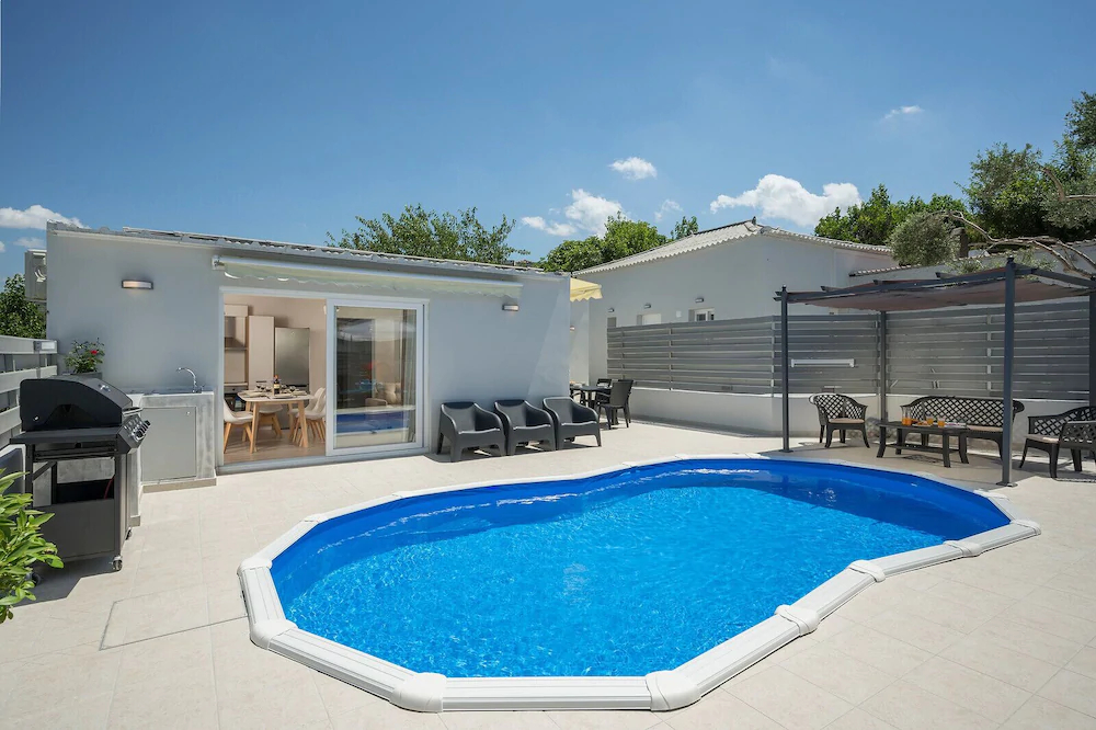 B&M Villas