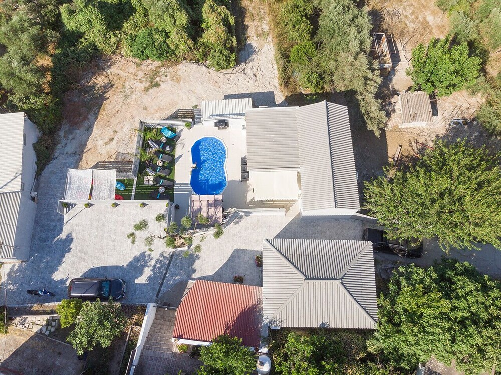 B&M Villas