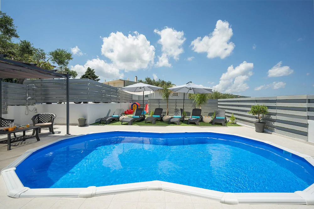 B&M Villas
