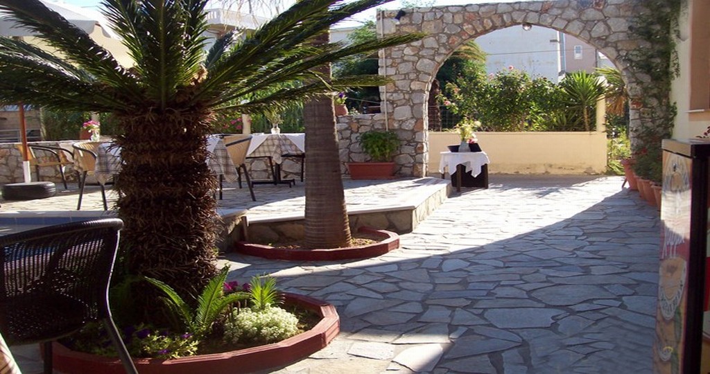 Lola's Hotel