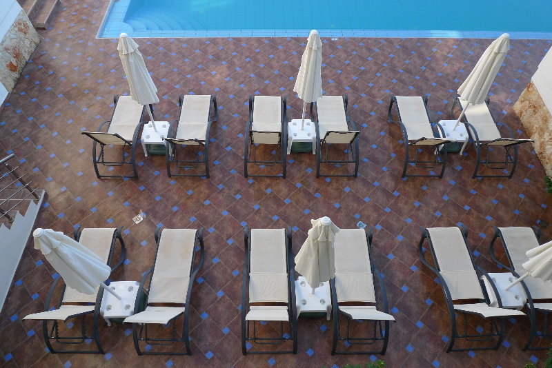 Theros Hotel