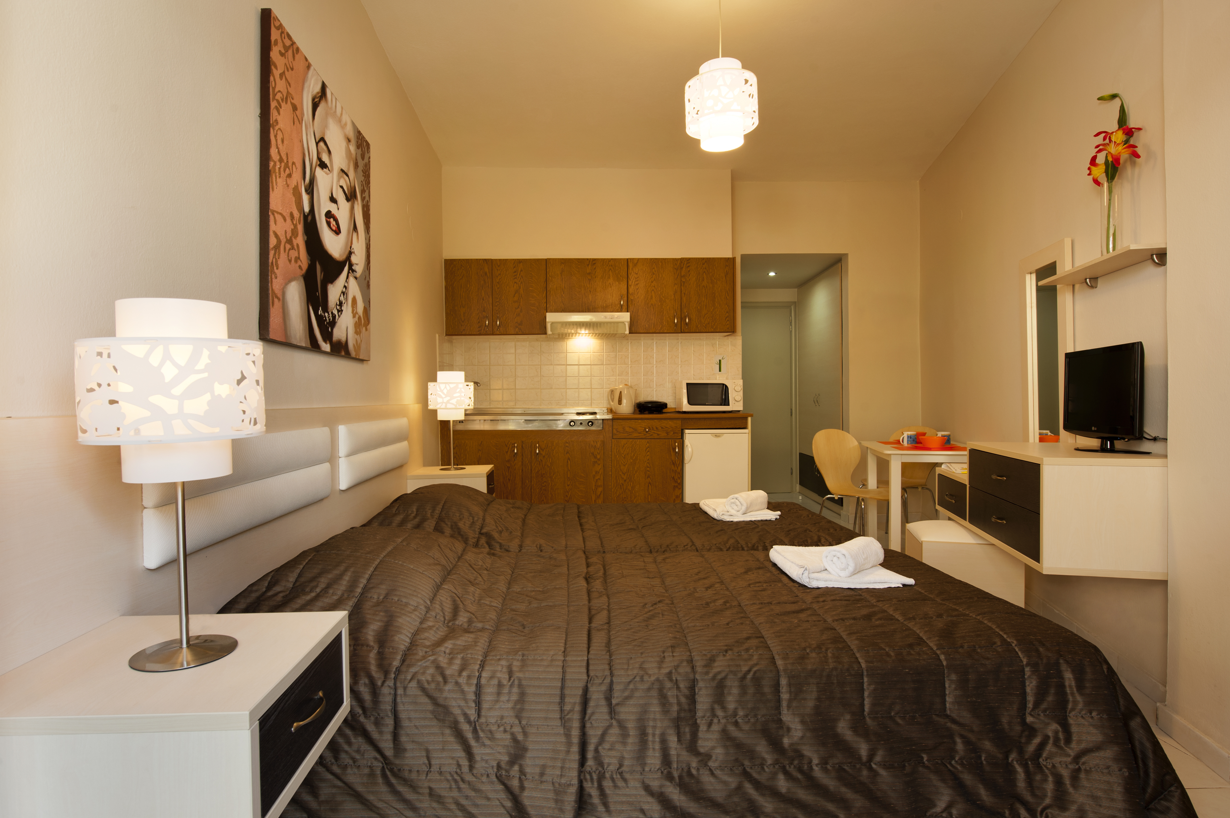 Axos Hotel