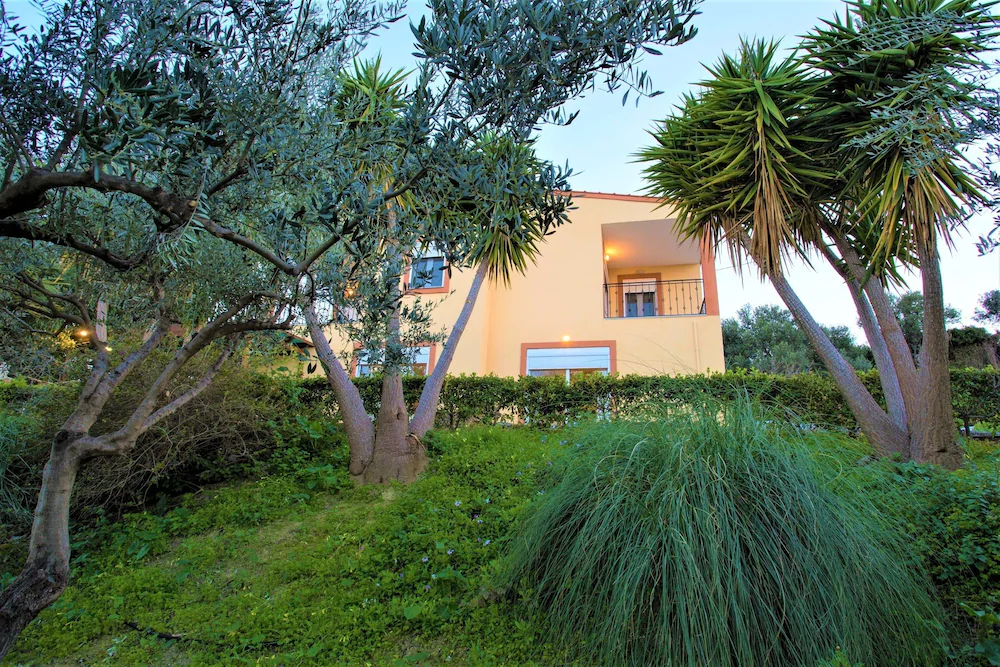 disCrete Villa Maroulas