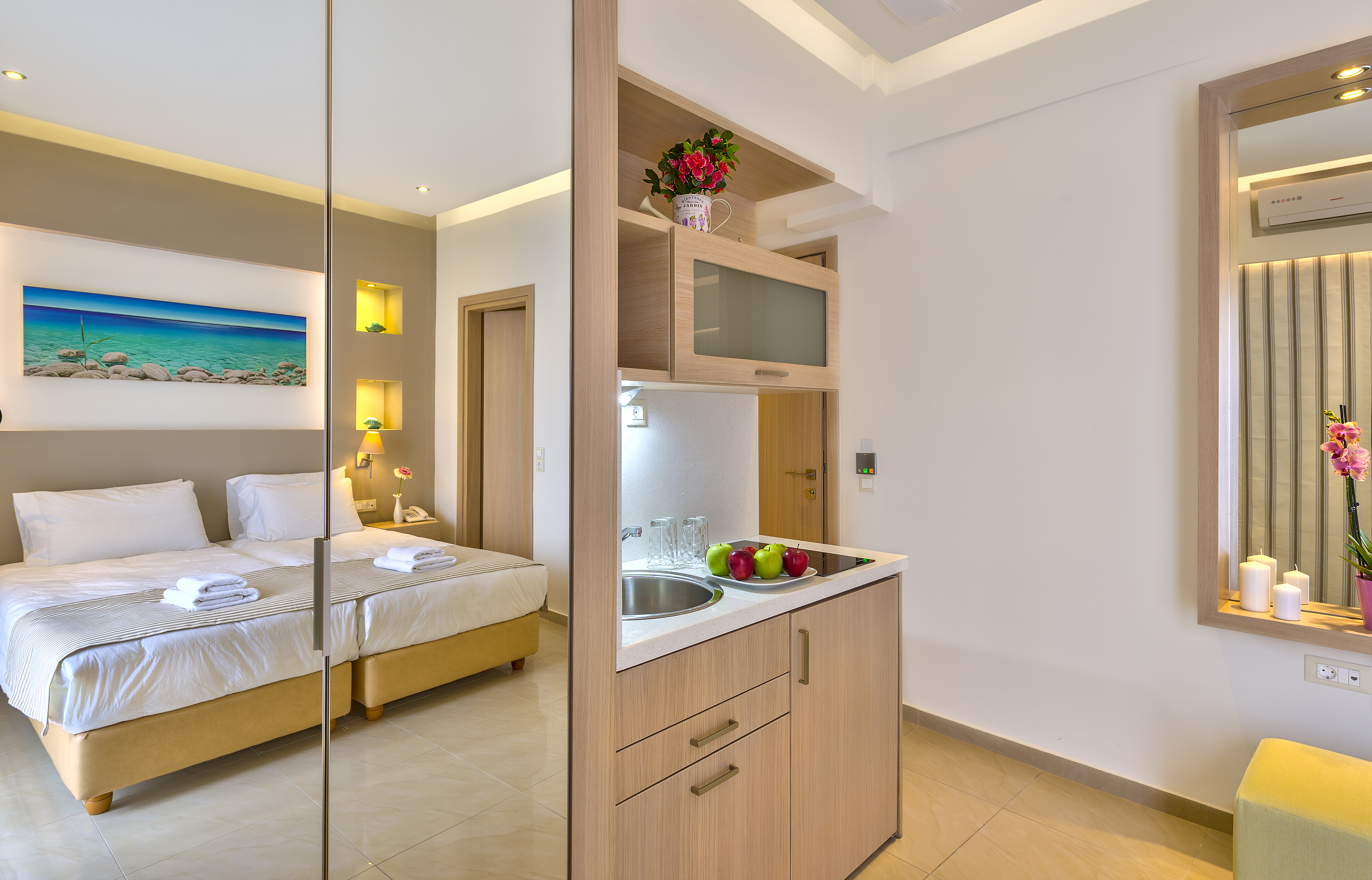 Leonidas Studios & Apartments