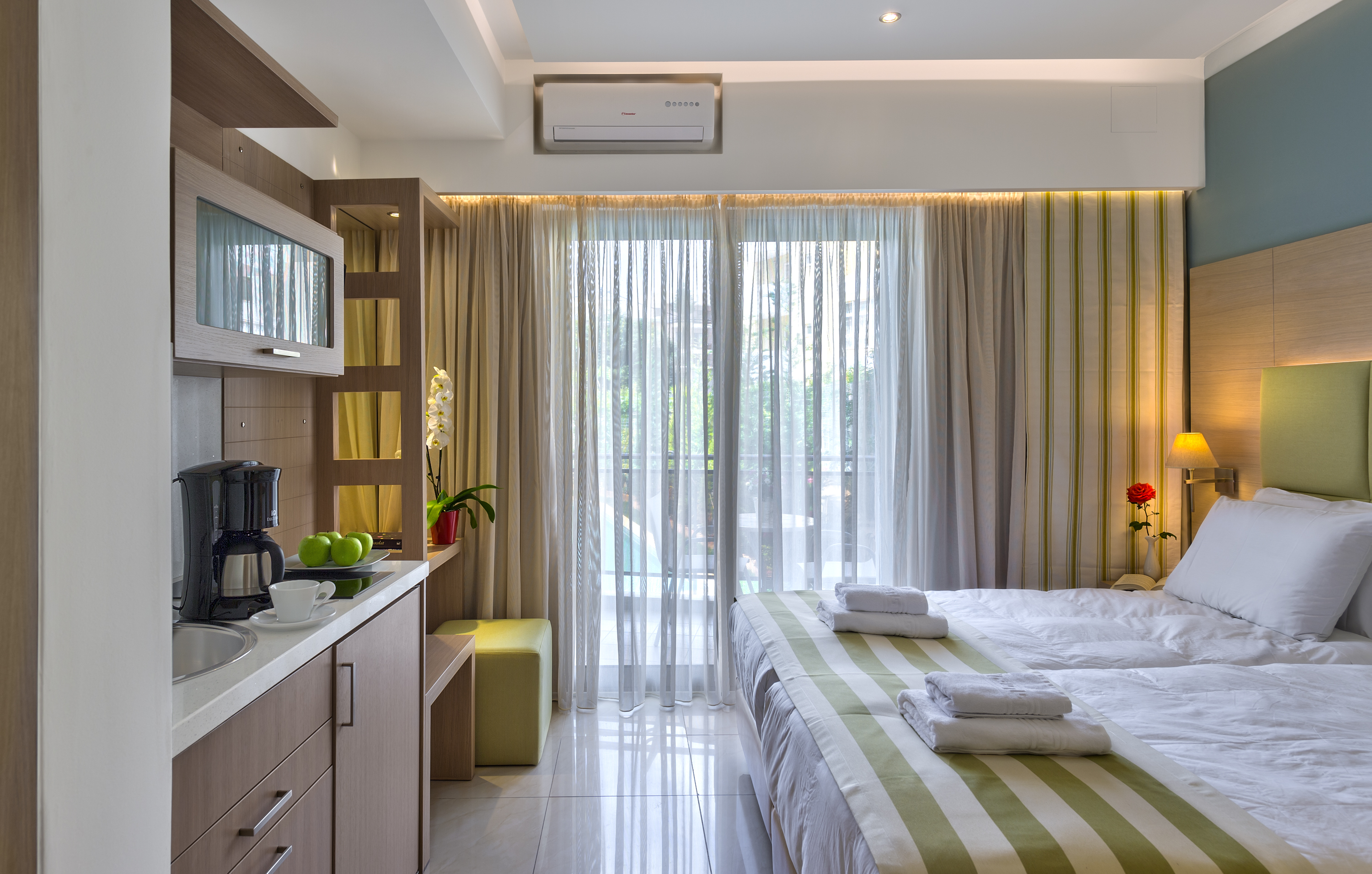 Leonidas Studios & Apartments