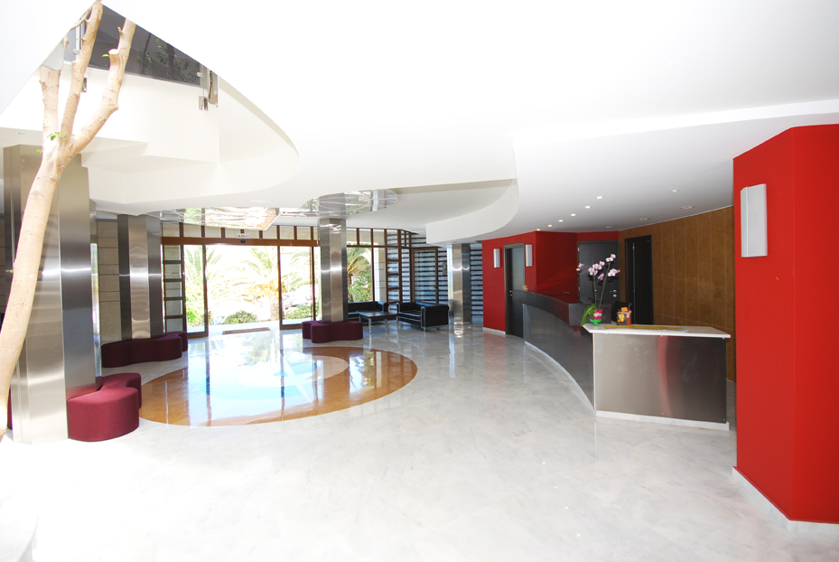 Macaris Suites & Spa