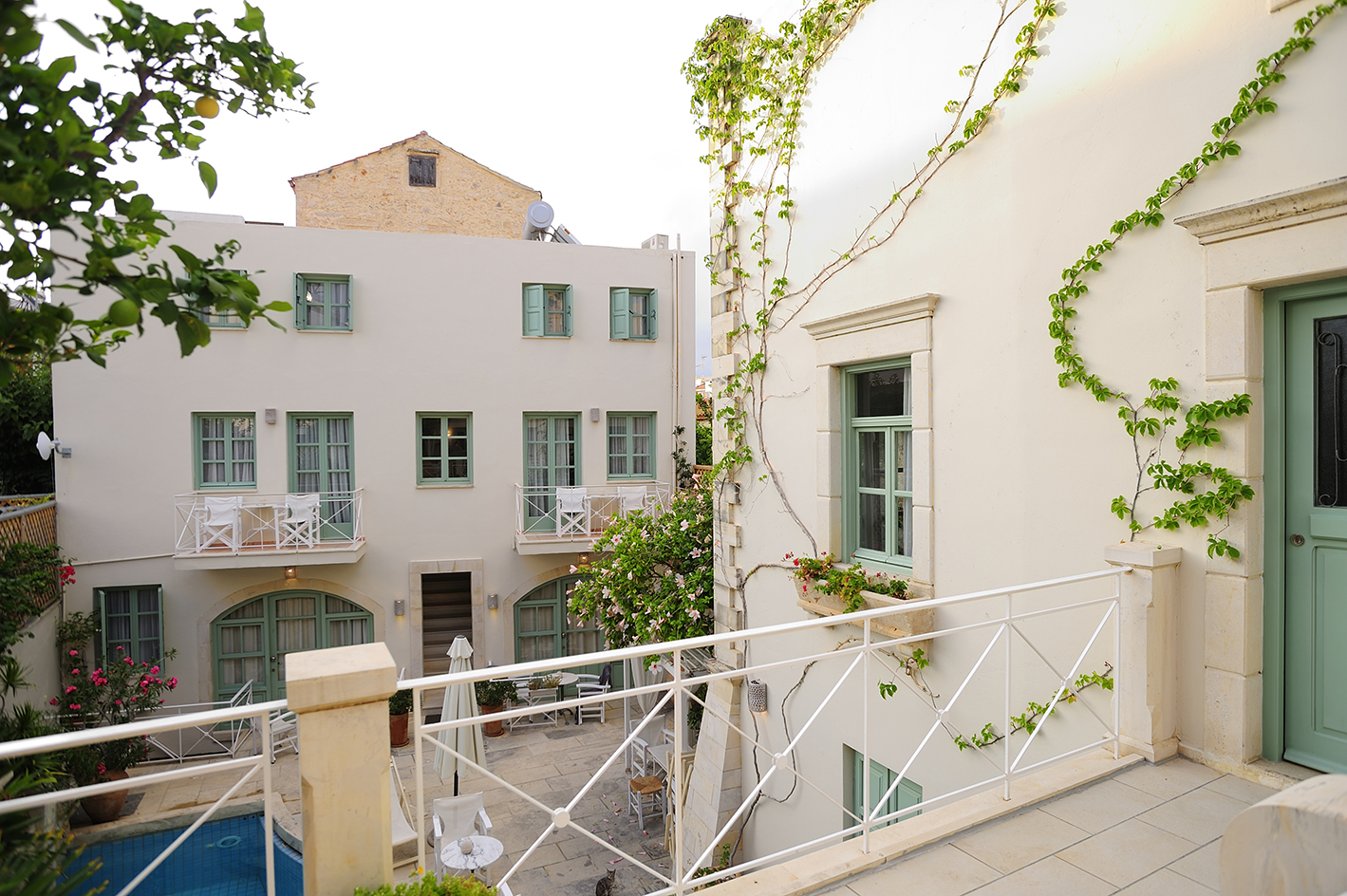 Mythos Suites Hotel
