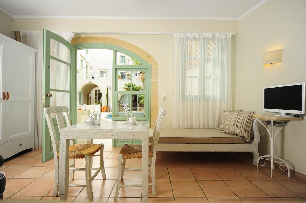 Mythos Suites Hotel