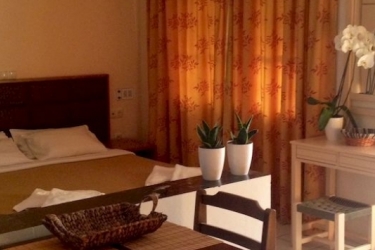 Oleander Apartments