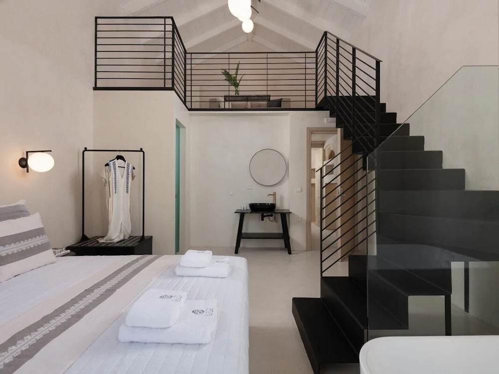 Sutor Chic Manor
