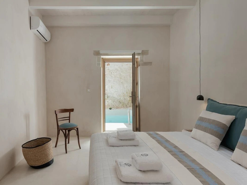 Sutor Chic Manor